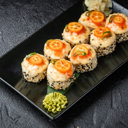 Запеченный ролл с креветками и манго (280г)